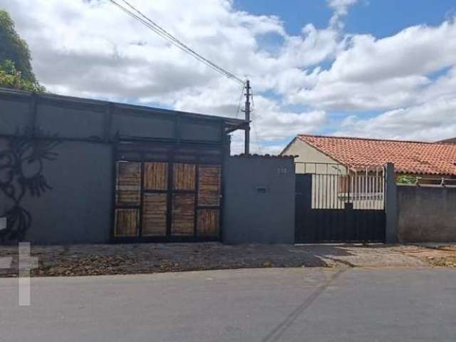 Casa com 3 quartos à venda na Santa Terezinha, Belo Horizonte  por R$ 650.000