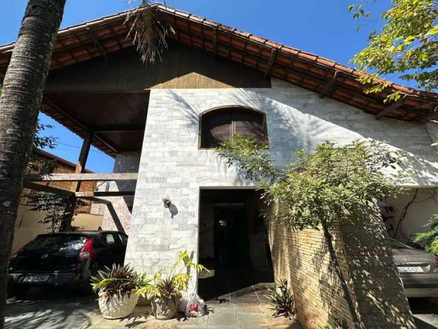 Casa com 5 quartos à venda na Santa Mônica, Belo Horizonte  por R$ 990.000