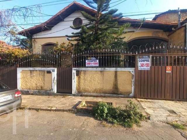 Casa com 3 quartos à venda na Santa Efigênia, Belo Horizonte  por R$ 897.000