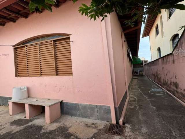 Casa com 2 quartos à venda em Jaraguá, Belo Horizonte  por R$ 499.000