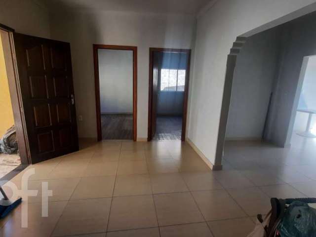 Casa com 3 quartos à venda no Concórdia, Belo Horizonte  por R$ 470.000