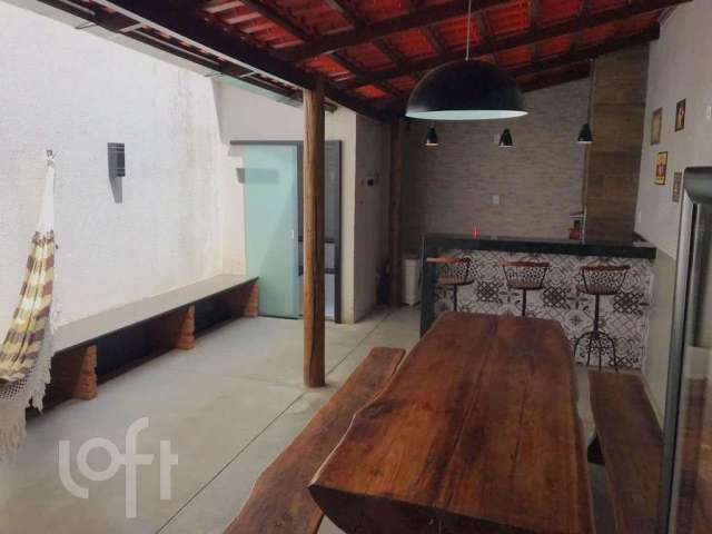 Casa com 2 quartos à venda no Icaivera, Contagem  por R$ 399.000