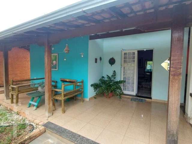 Casa com 4 quartos à venda no Jardim Ipê, Lagoa Santa  por R$ 850.000