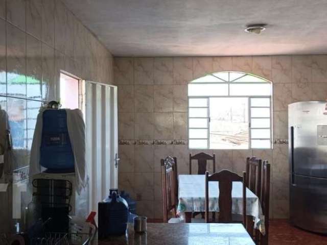 Casa com 4 quartos à venda no Celvia, Vespasiano  por R$ 340.000