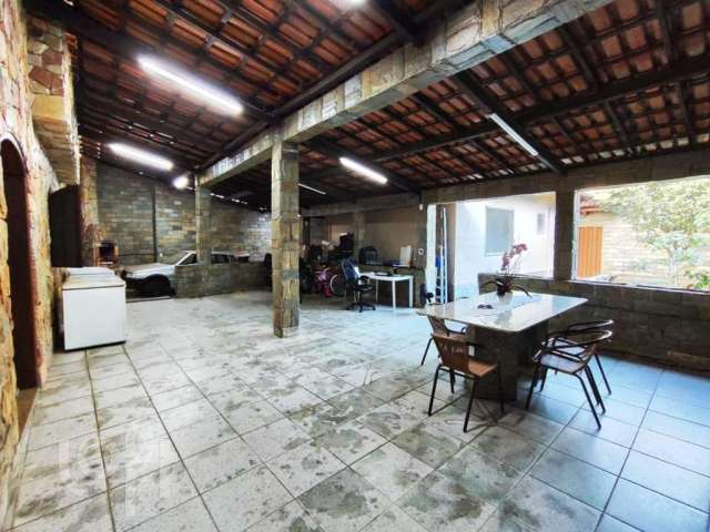 Casa com 3 quartos à venda em Pindorama, Belo Horizonte  por R$ 650.000