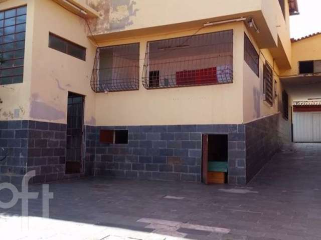 Casa com 3 quartos à venda no Pirajá, Belo Horizonte  por R$ 650.000