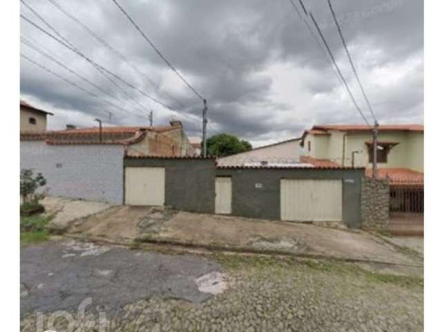 Casa com 4 quartos à venda no Pompéia, Belo Horizonte  por R$ 550.000