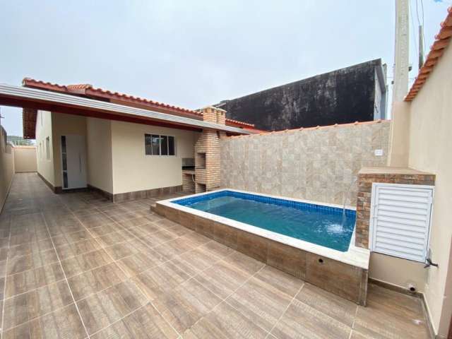 Casa nova com piscina em Itanhaém