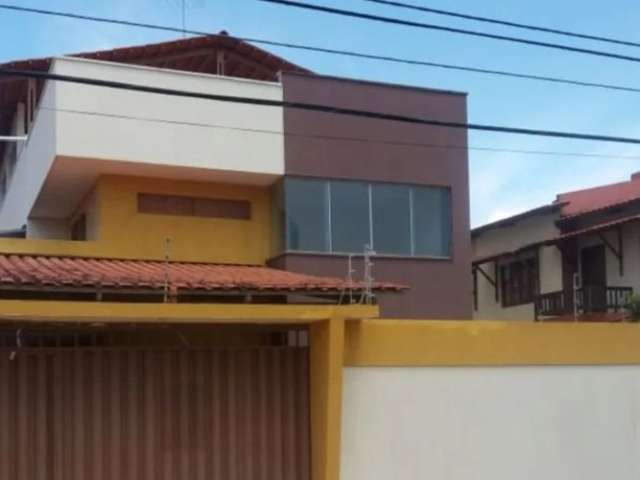 casa com energia solar e piscina