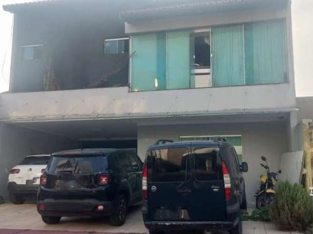 Casa de 2 pavimentos em condomínio fechado! área total de 600m².