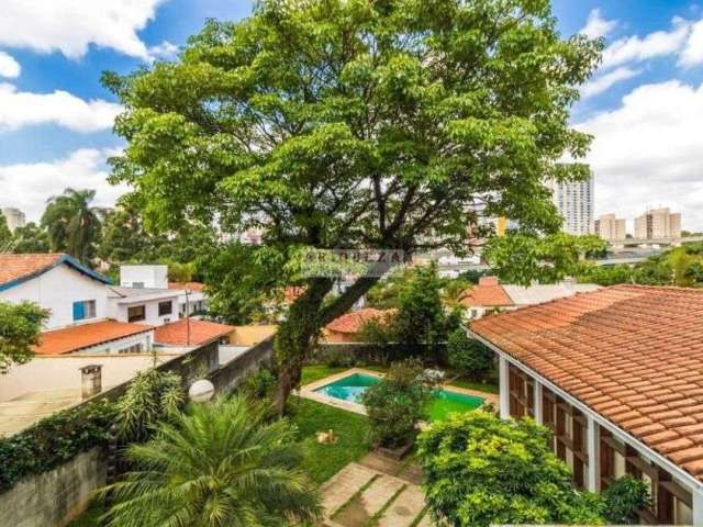 Brooklin -Casa térrea em terreno de 750m² com 4Quartos-4 Vagas–quintal e piscina