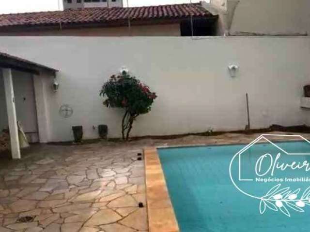 Casa com Piscina - Próximo ao Jornal da Cidade