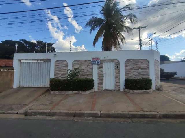 Casa para Venda em Cuiabá, Cidade Alta, 5 dormitórios, 1 suíte, 5 banheiros, 2 vagas