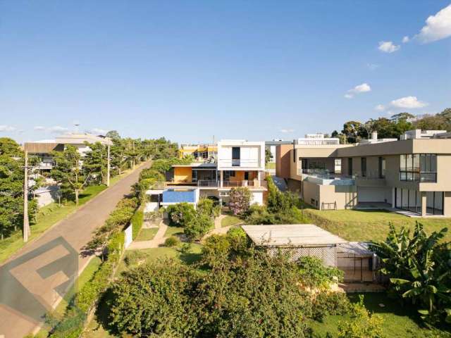 Localização Privilegiada à Beira da Represa. Design Arquitetônico de Alto Padrão. Ambientes Espaçosos e Elegantes. Janelas Panorâmicas para Desfrutar