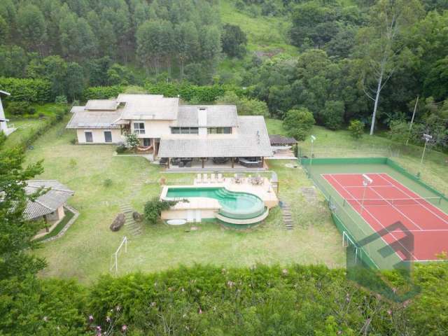 Viva o Luxo, o seu refúgio á beira da represa esta esperando você. Casa exclusiva, vista deslumbrante e terreno de 3800 mts²