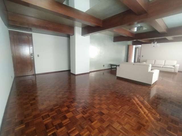 Apartamento de  4 dormitórios com 222m2 no melhor do Bigorilho