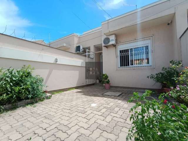 Casa com 2 quartos à venda no Harmonia, Canoas , 70 m2 por R$ 275.000