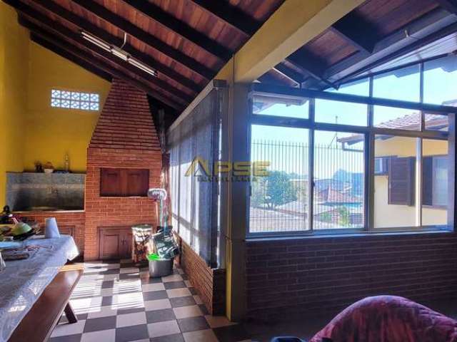 Casa incrível , 3d, churrasqueira, estúdio, quintal amplo, financia