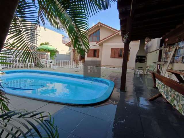 Casa com 3 D, quiosque , piscina com 220m² construido,  Bairro Igara/Canoas