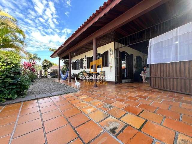 Casa com 3 dormitórios faixa mar em  Ipanema