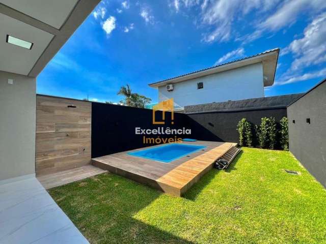 Casa moderna com piscina em Guaratuba