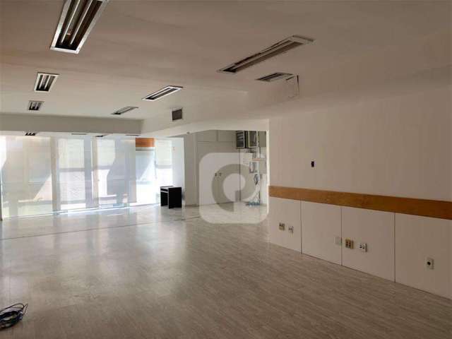 Patrimovel vende excelente sala comercial em Copacabana com 2 vagas de garagem