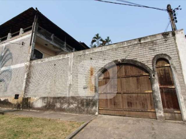 Casa para venda na Taquara com 3 suítes e amplo terreno