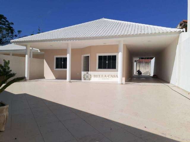 Casa com 4 dormitórios à venda, 300 m² por R$ 890.000 - Vila Capri - Araruama/RJ