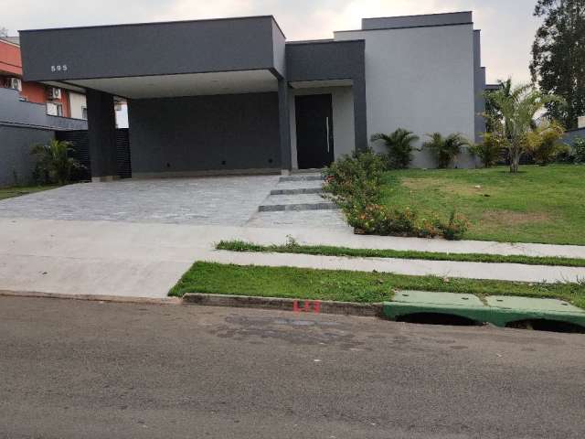 Linda casa térrea em condomínio com ótima infraestrutura