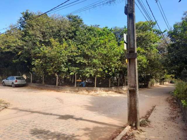 Lote à venda com 1.301m² de Esquina