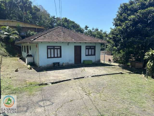 Casa com terreno de 777m²