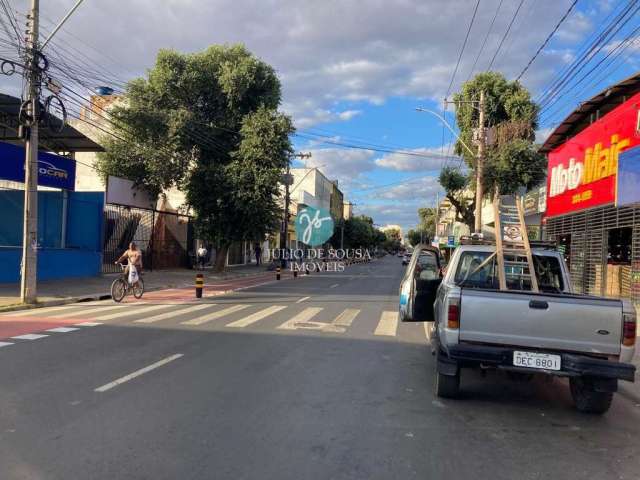 Aluga-se imóvel comercial no centro de esquina