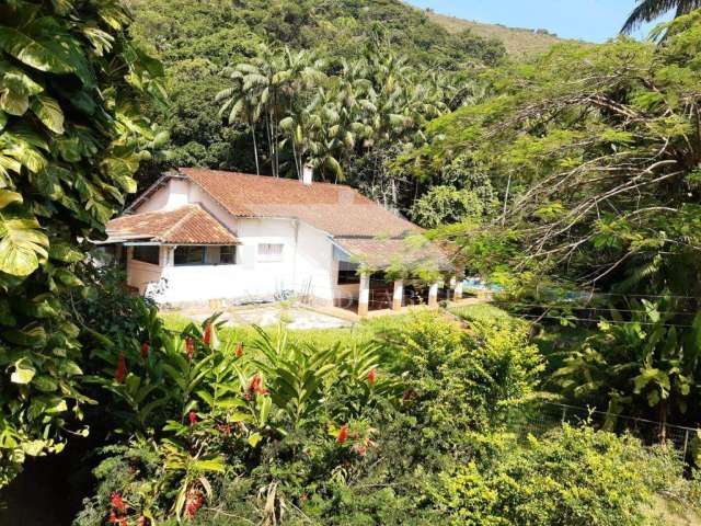 Vende-se Casa em Condomínio Fechado próxima à Praia Martim de Sá - Caraguatatuba