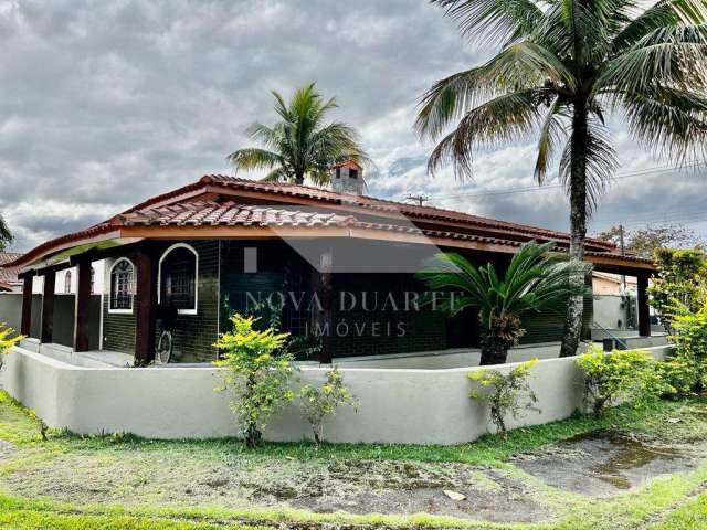 Casa à Venda a 50 Metros da Praia com 3 Suítes em Caraguatatuba.