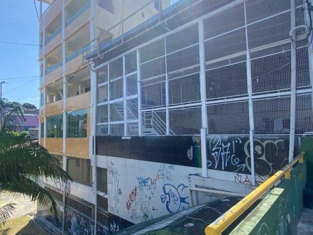 Prédio com Apartamentos, Ponto Comercial CentroAvenida Tarumã