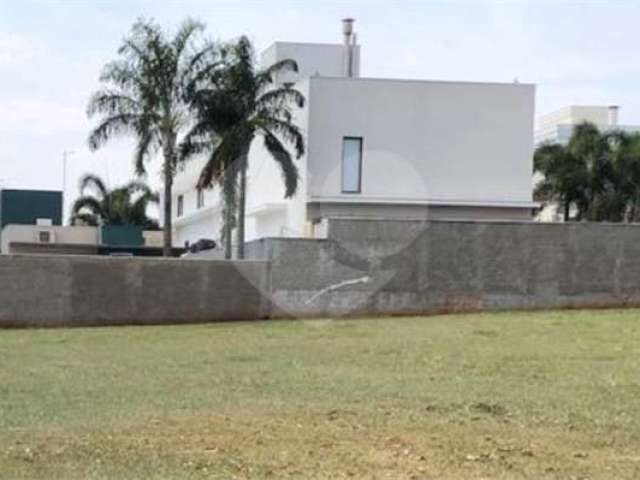 Terreno à venda em Residencial Portal Dos Oitis - SP