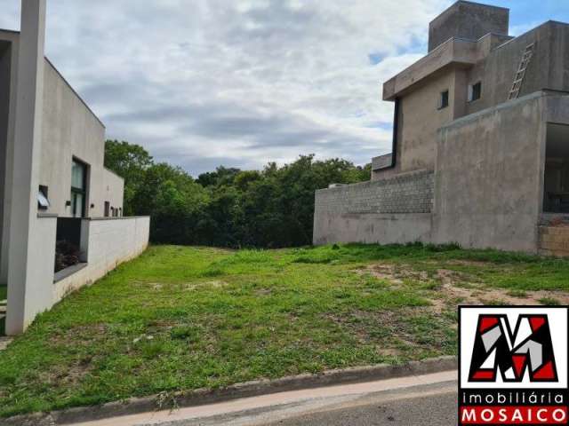 Lote a venda no condomínio Bella Vitta medindo 300m2