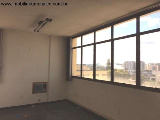 Sala comercial no centro, prédio ACMCJ, desocupada, estuda permuta, com 01 vaga de garagem coberta