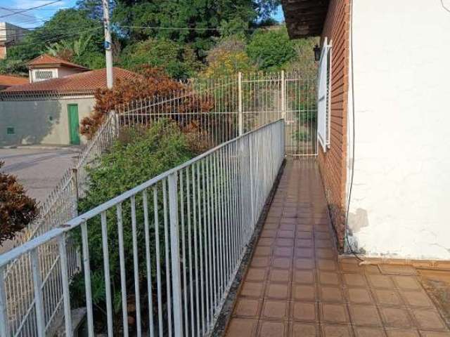 Casa a Venda no Jardim Carlos Gomes com amplo terreno, em Jundiaí