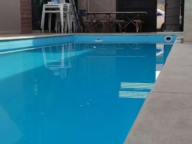 Espaço com piscina