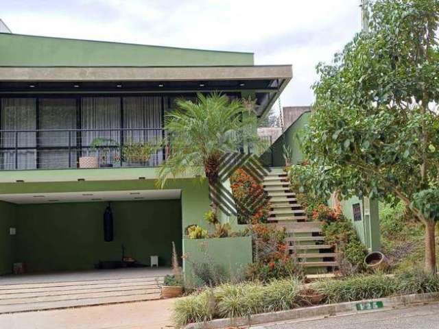 Casa assobradada frente para reserva dentro do condomínio com moveis.