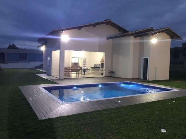 Casa térrea à venda com 3 suítes, em terreno de 800 m², lazer completo  Condomínio Village da Serra - Araçoiaba da Serra/SP