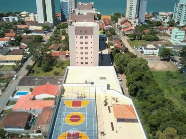 Apartamento no centro de balneario piçarras 170 metros da praia