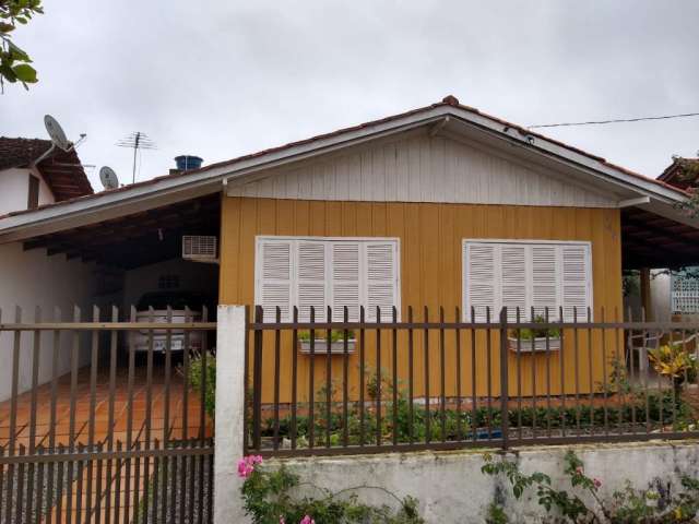 Casa no centro de penha sc pertinho da praia alegre