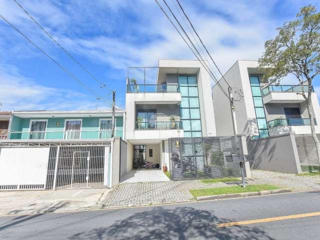 Maravilhoso sobrado triplex com piscina