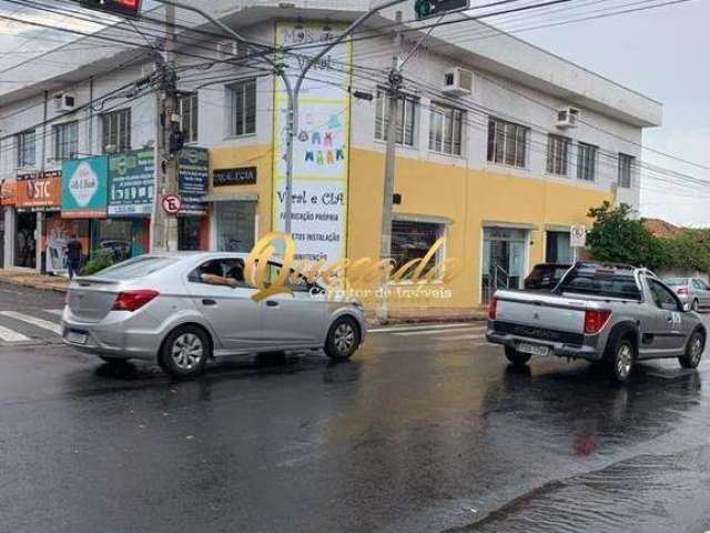 Salão comercial de esquina no Centro de Indaiatuba, 13 salas térreas e 1° andar