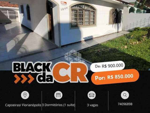 Casa com três dormitórios em Capoeiras