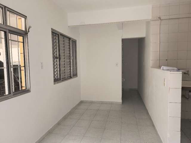 Apartamento de 1 dormitório, térreo, próximo da praia e de todos comércios, venha conferir!