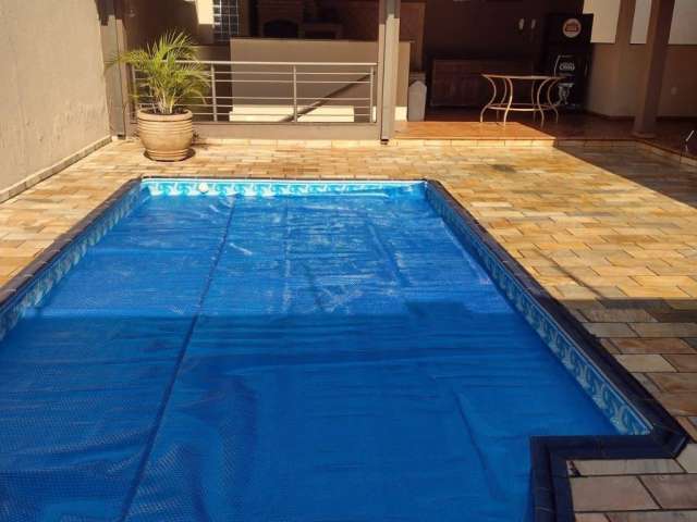 Linda sobrado com piscina no Sumarezinho