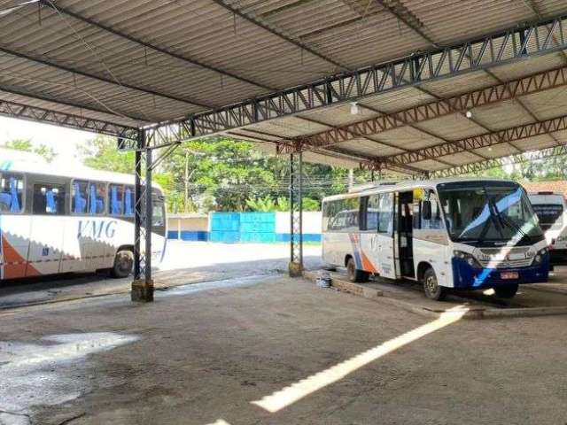 Alugo galpão para fins comercias em geral, transportadoras e locadoras.